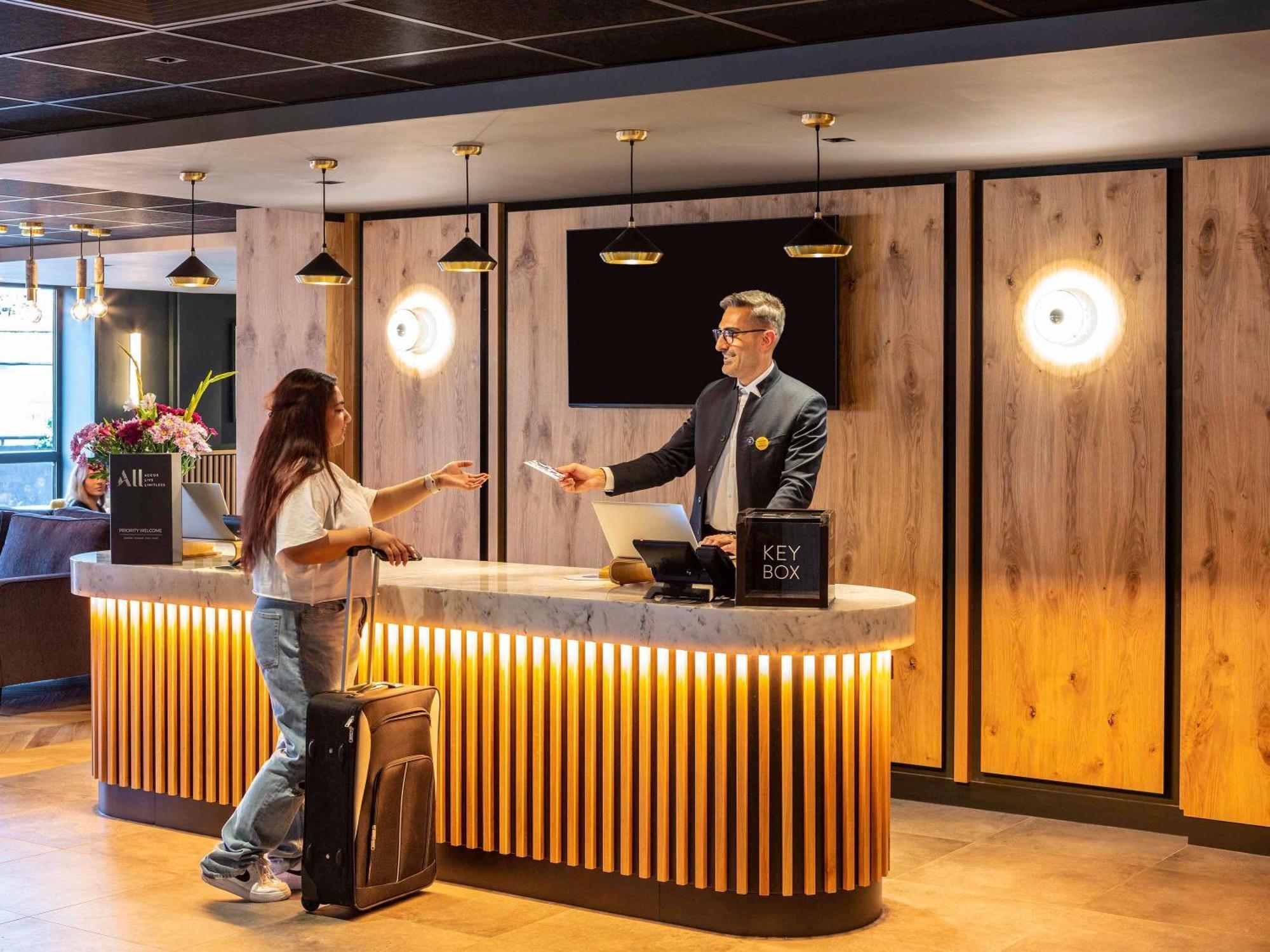Novotel Birmingham Airport Terminal Building - Nec Bickenhill Bagian luar foto